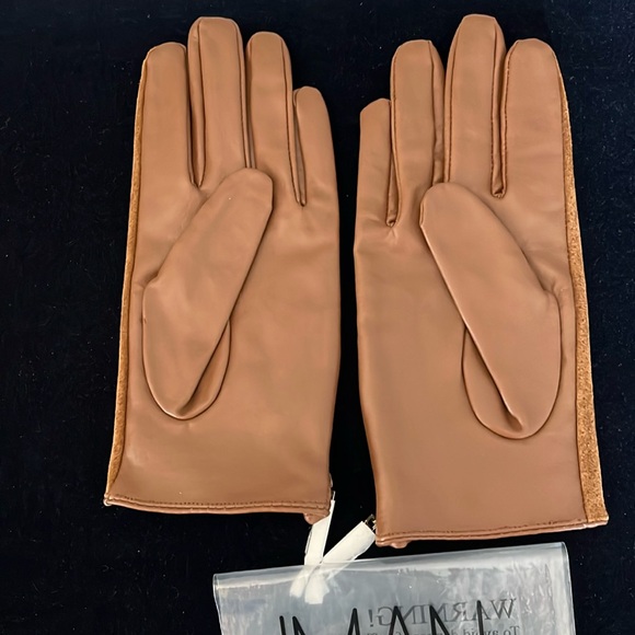 IMAN 100% leather gloves. Size “M” BRAND NEW. Never worn. Side 2 1/2 “ zipper - Picture 1 of 9